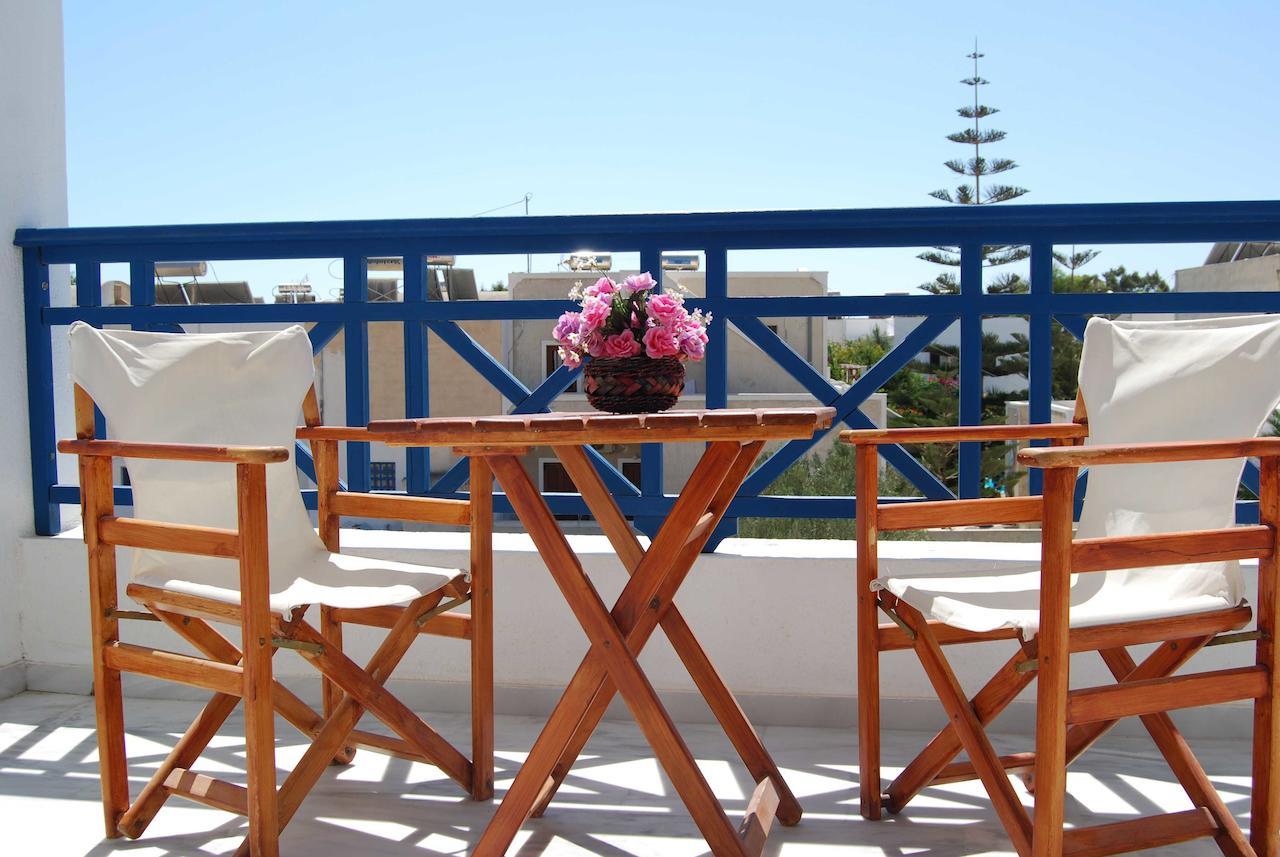 Aretousa Villas Perissa  Room photo